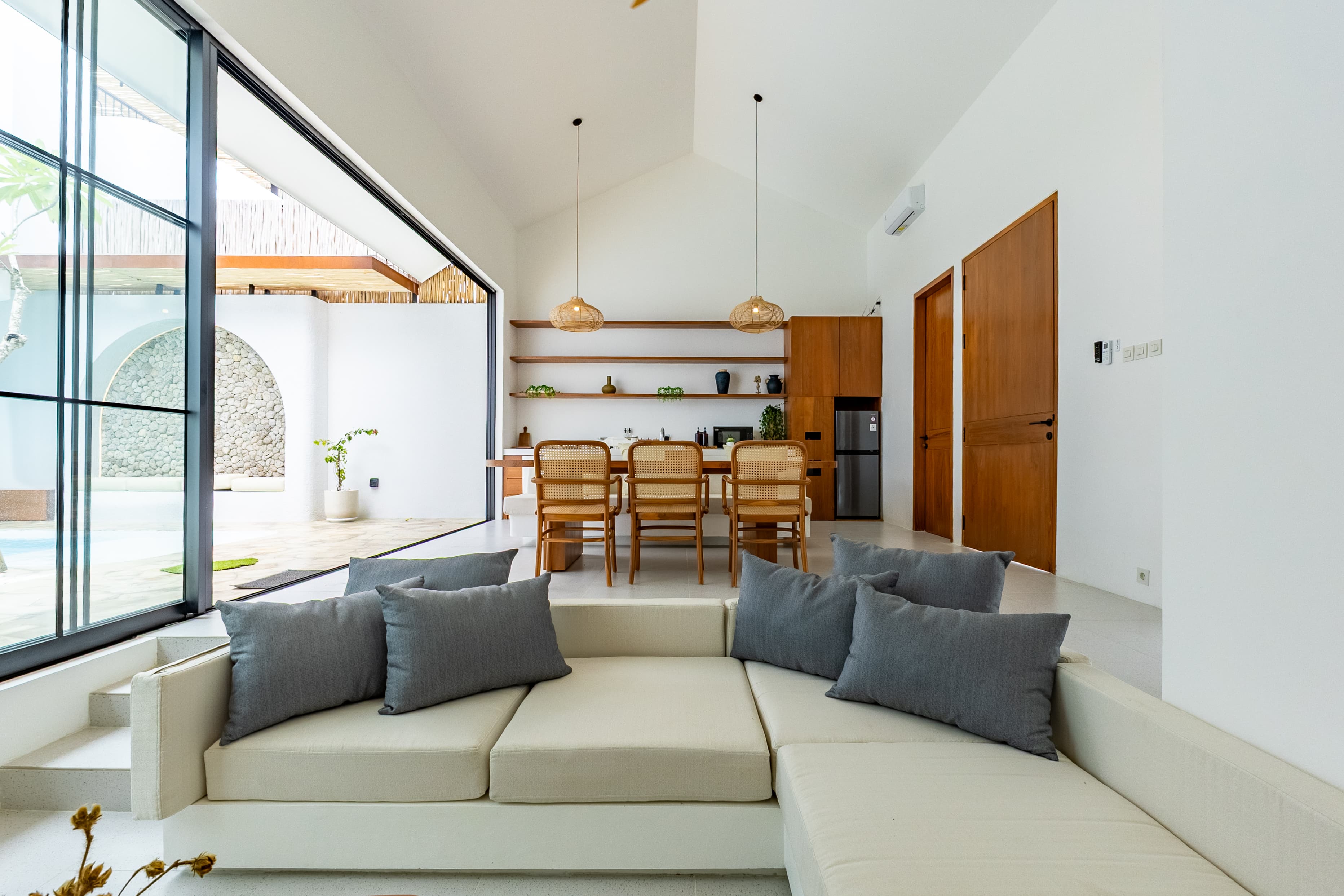 VILLA TROPICAL BOHO-CHIC DENGAN ROOFTOP DI UNGASAN 2