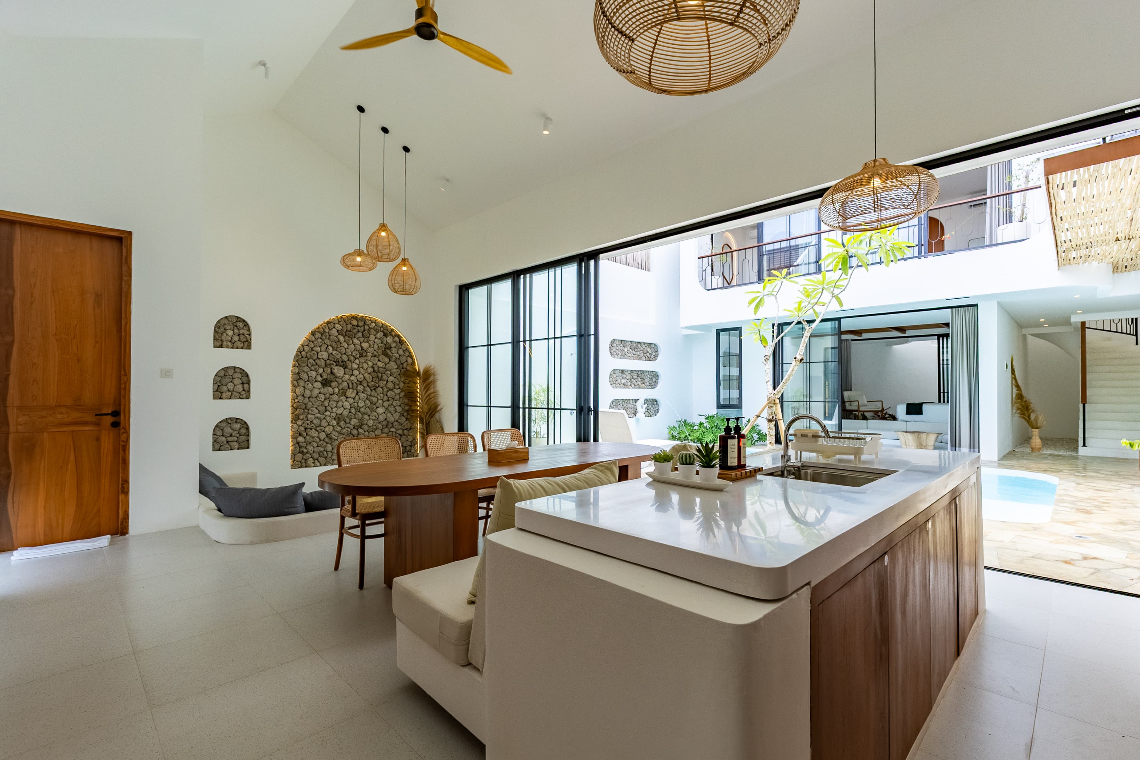 VILLA TROPICAL BOHO-CHIC DENGAN ROOFTOP DI UNGASAN 3