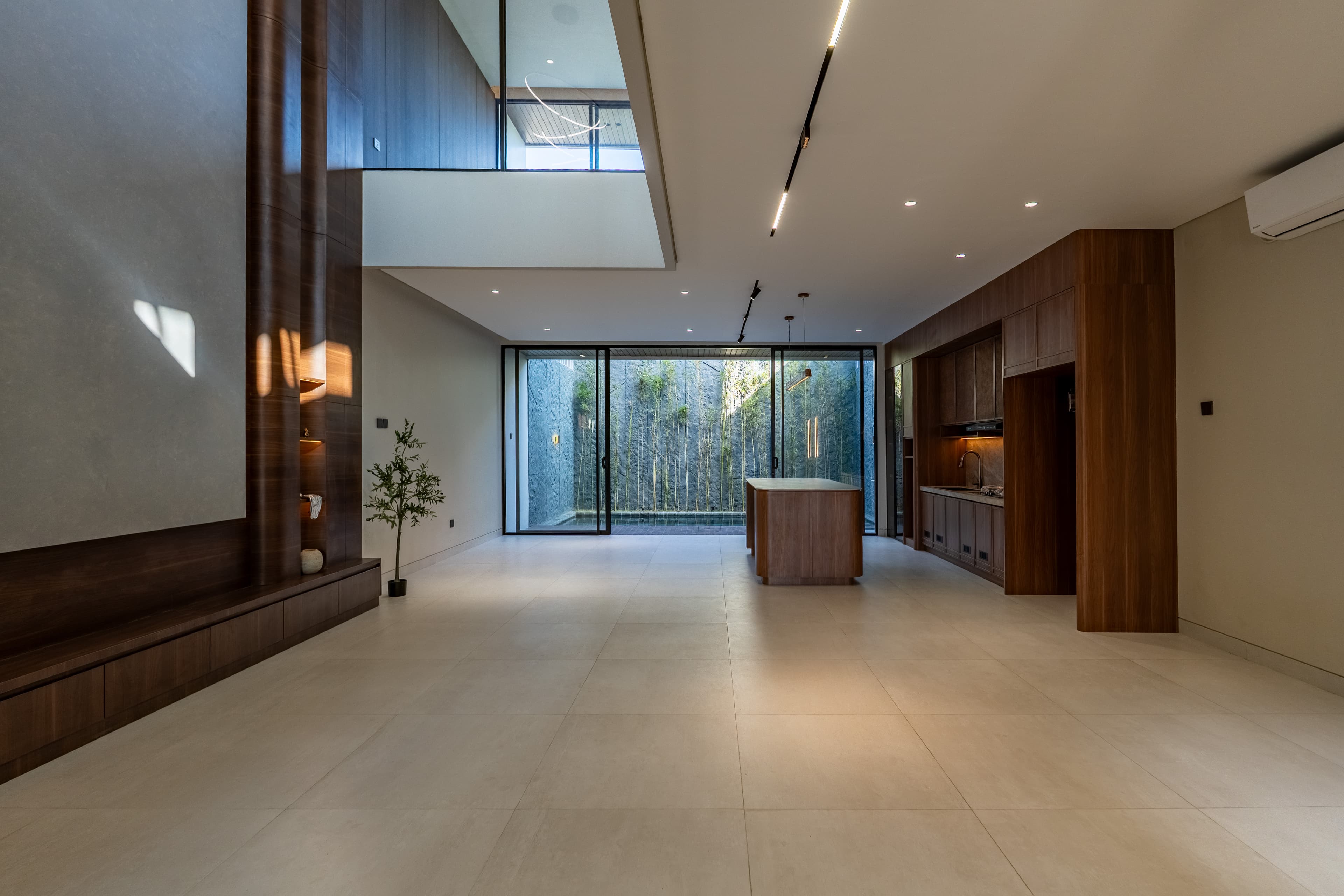 RUMAH DESAIN JAPANDI DENGAN KOLAM RENANG DAN COURTYARD DI DENPASAR BARAT 3