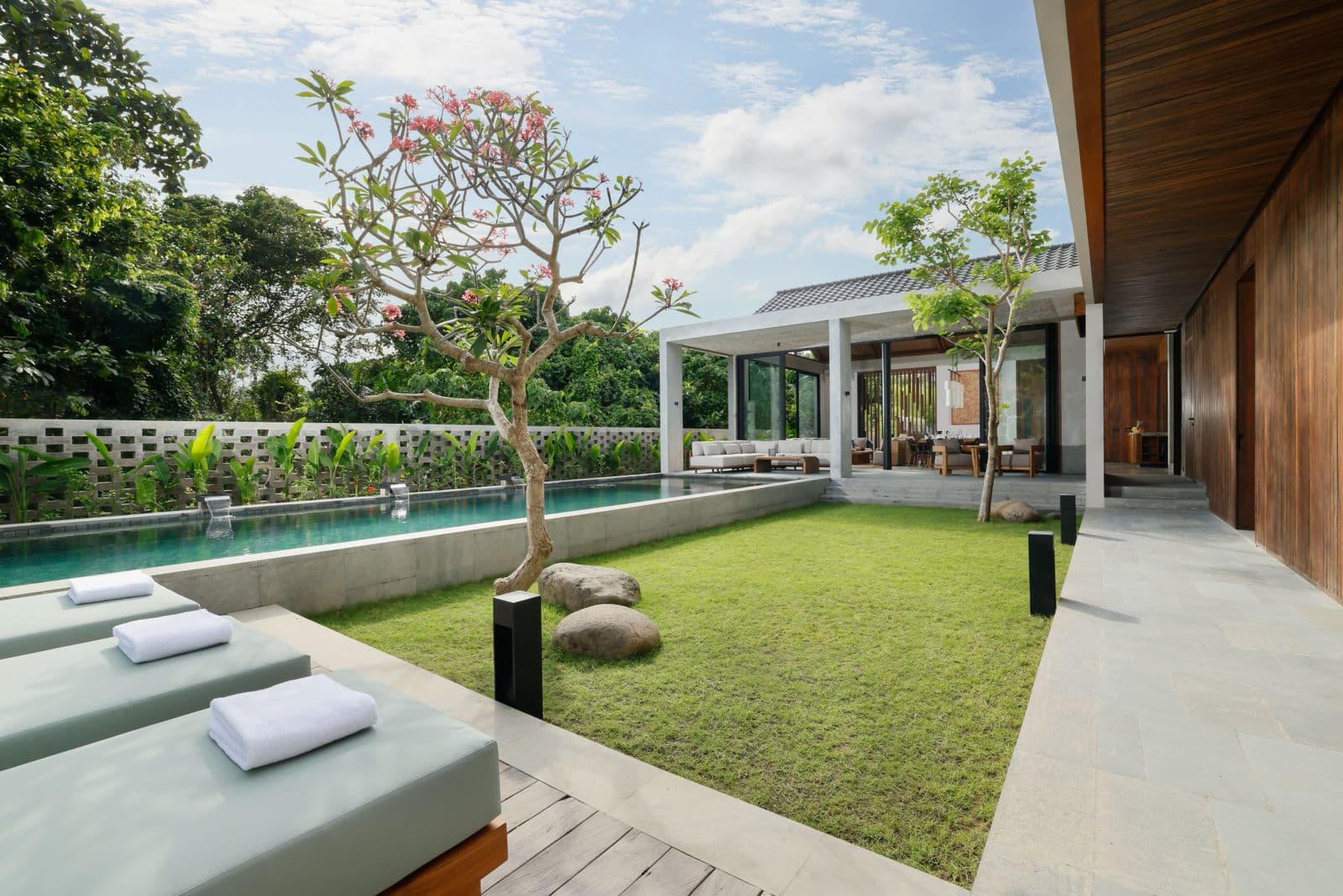 VILLA MEWAH SIAP HUNI 7 KAMAR DI CANGGU 2