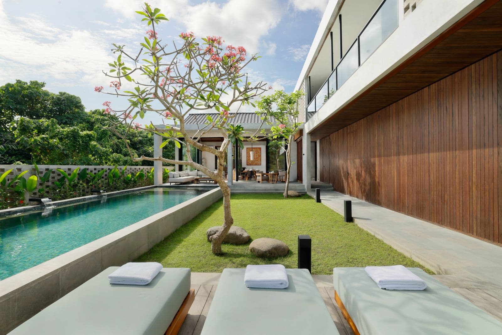 VILLA MEWAH SIAP HUNI 7 KAMAR DI CANGGU 3