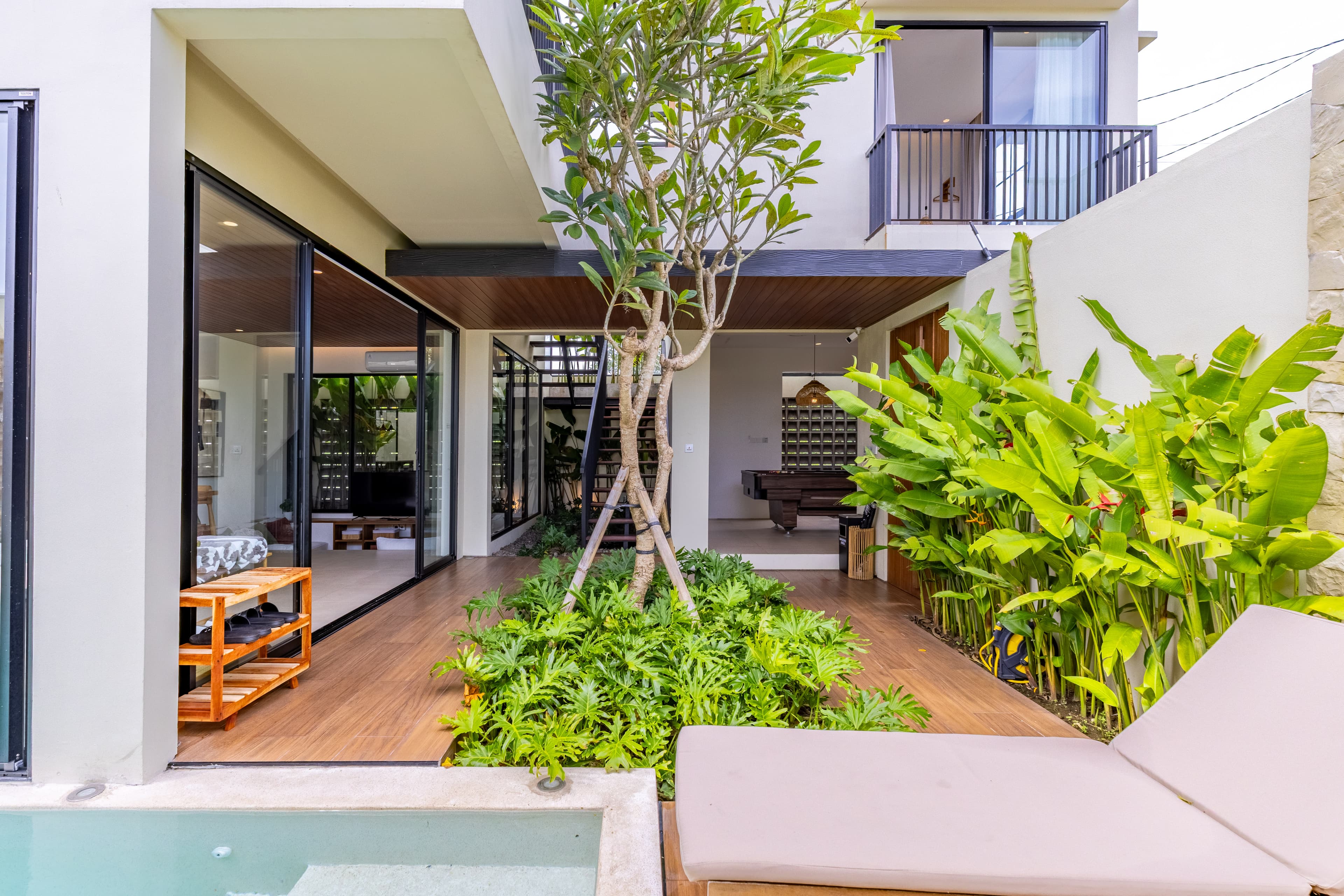 VILLA ENTERTAINMENT STYLE DENGAN JACUZZI DAN BILLIARD DI ULUWATU 3