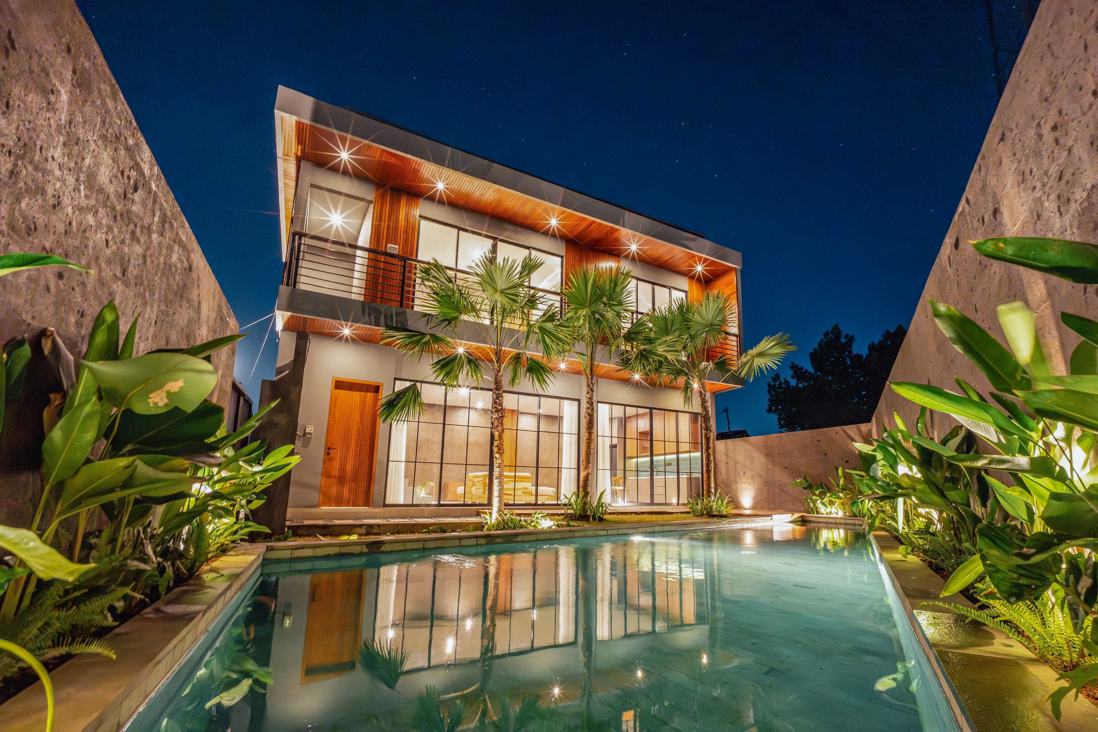 VILLA TROPICAL DENGAN KOLAM RENANG SIAP HUNI DI CEPAKA 2