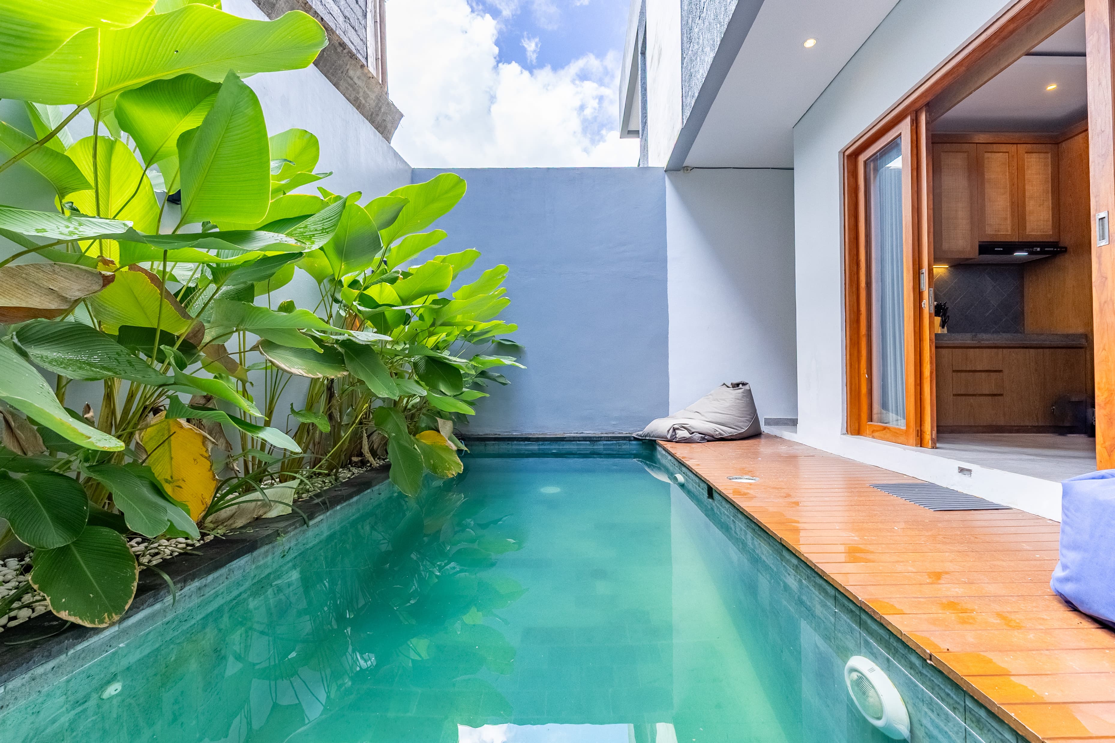 VILLA READY 2 KAMAR MODERN TROPIS DI JIMBARAN