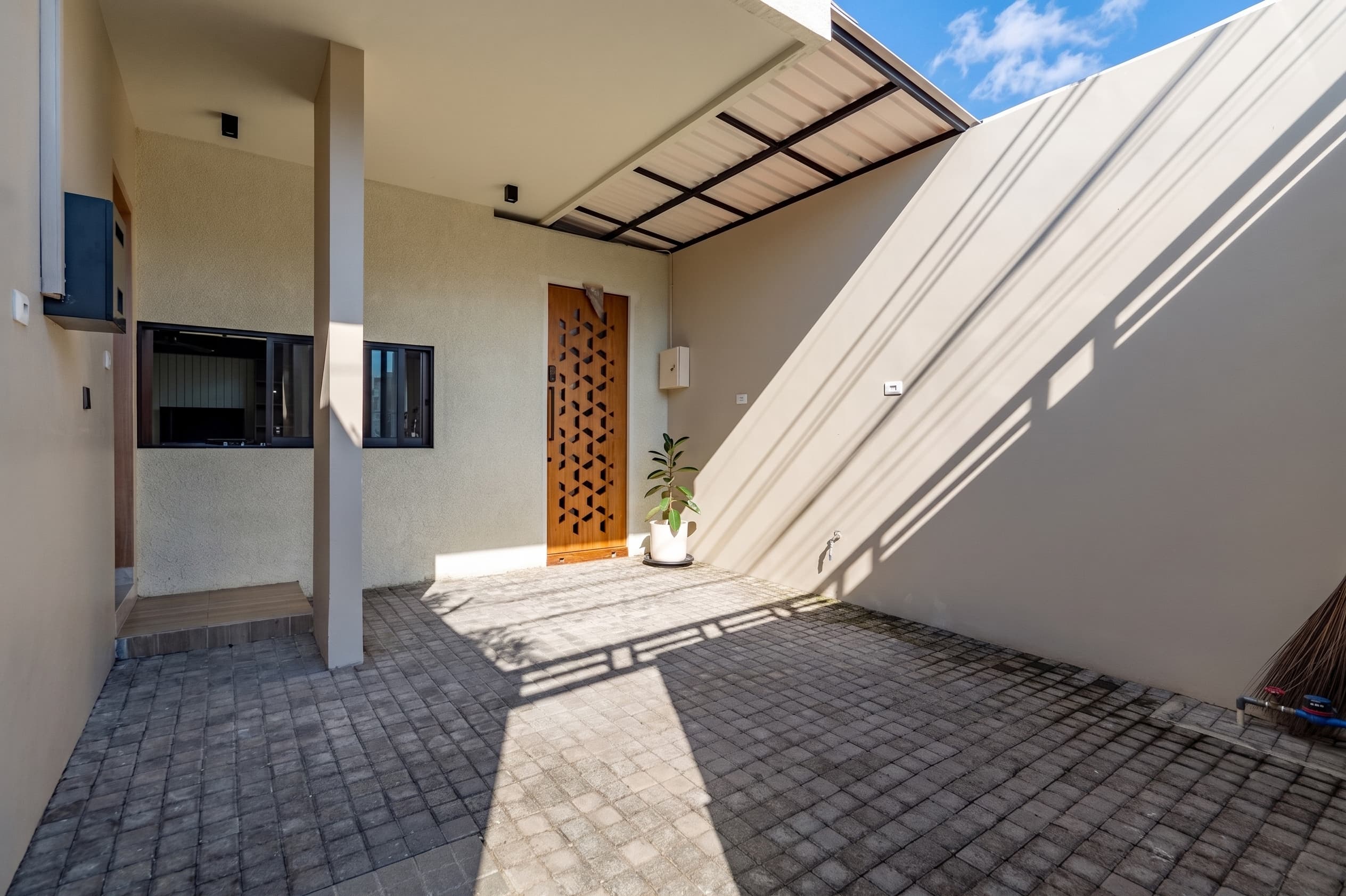 Rumah Semi Villa dengan Nuansa Minimalis di Nusa Dua 2