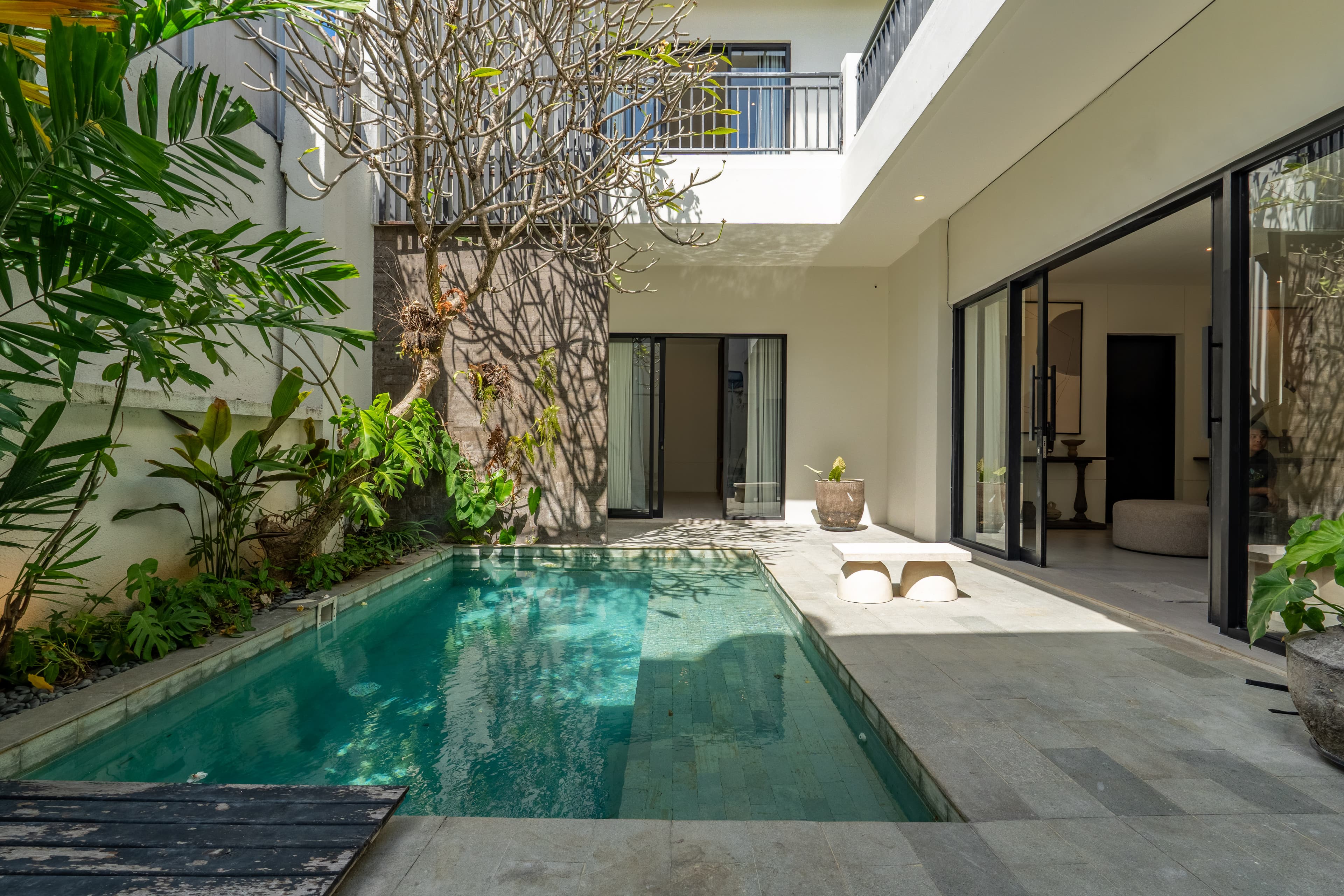 Villa Siap Huni dengan Kolam Renang di Seminyak