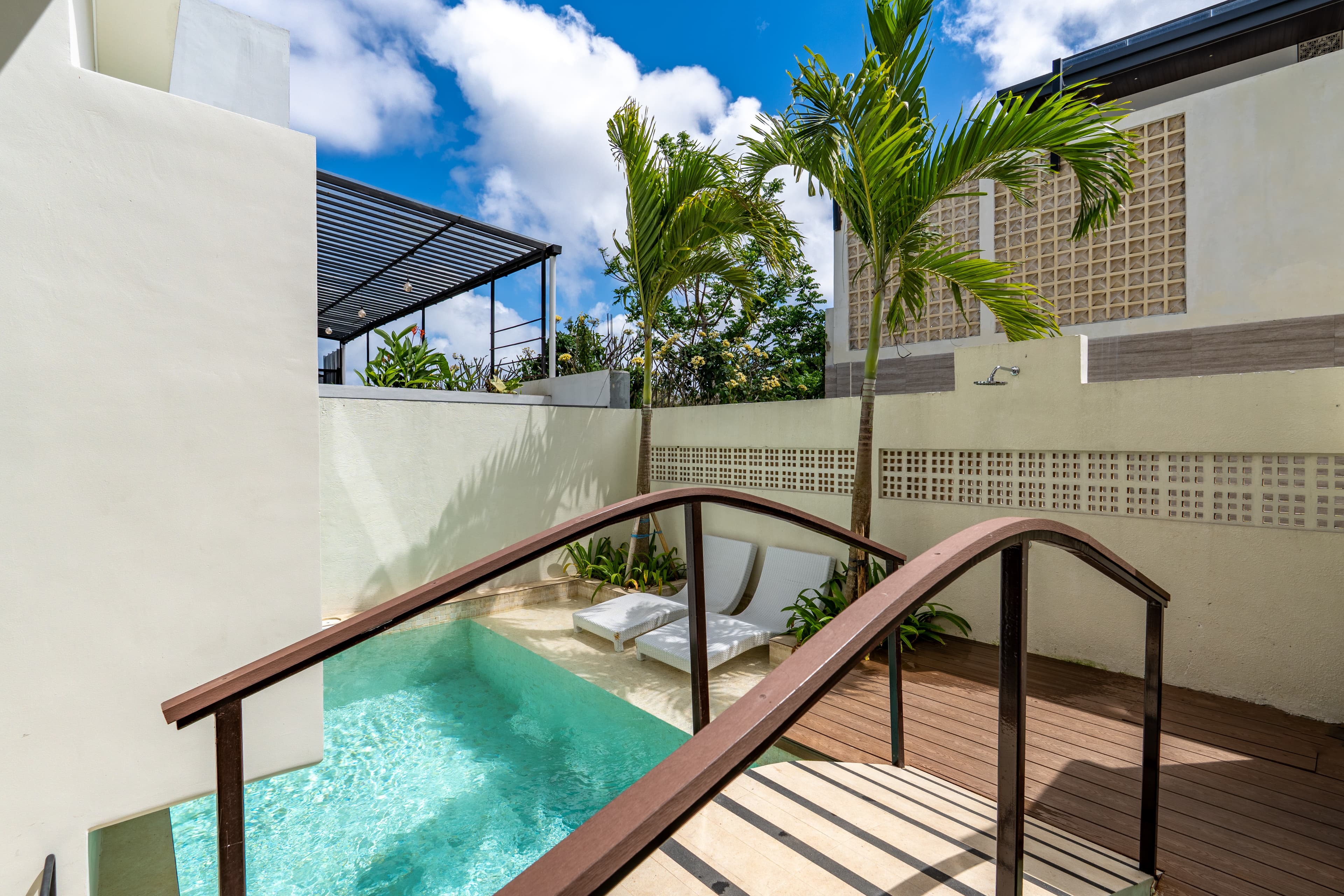 Villa Modern 3 Lantai dengan Kolam Renang di Uluwatu 3