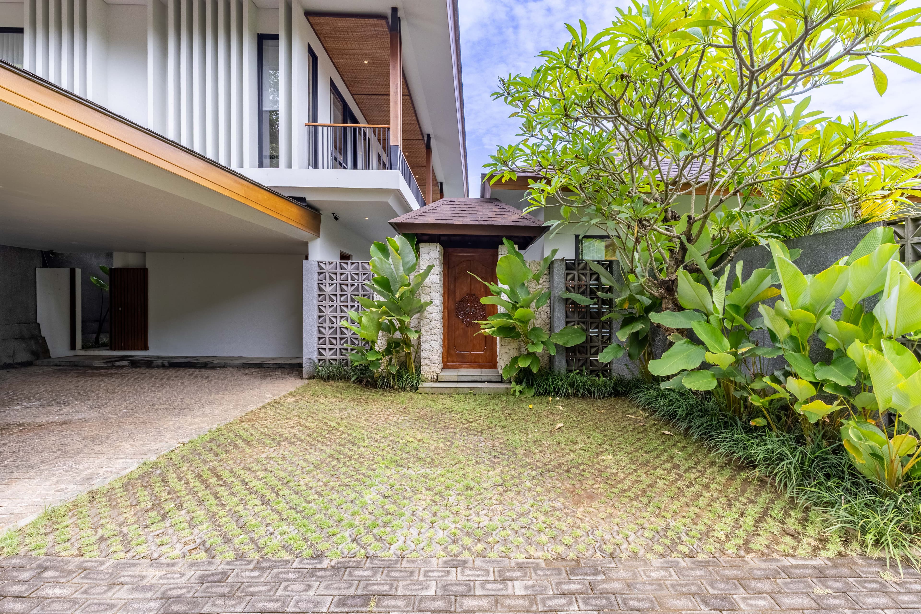 VILLA BALI MODERN DI KOMPLEK ELITE 2