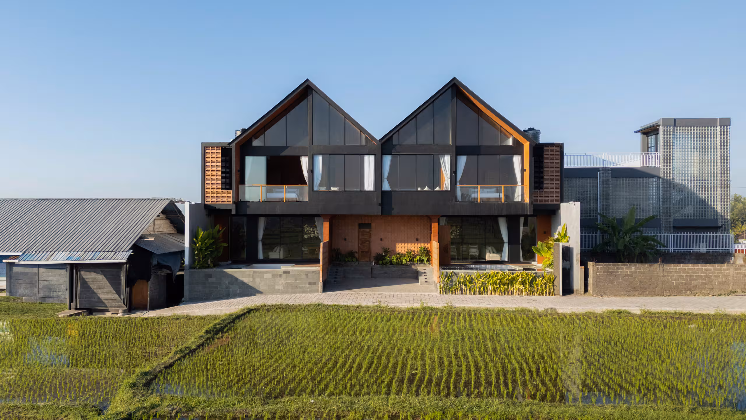 2 Unit Villa dengan Pemandangan Sawah di Singakerta